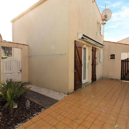 Maison Avec Jardin Et Terrasse A Saint-pierre-d'oleron, Proche Plages Et Commerces, Parking Inclus. - Fr-1-246a-160