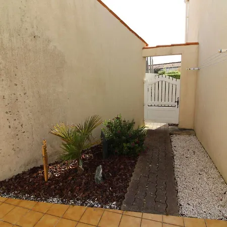 Maison Avec Jardin Et Terrasse A Saint-pierre-d'oleron, Proche Plages Et Commerces, Parking Inclus. - Fr-1-246a-160 Vakantiehuis *